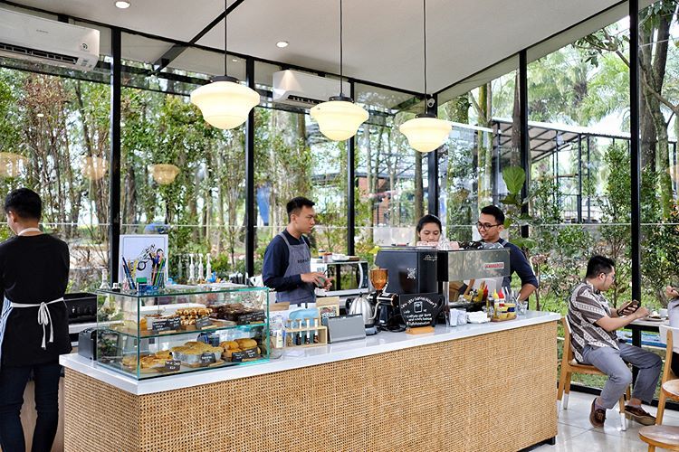 Popolo Coffee, Sensasi Ngopi di Rumah Kaca
